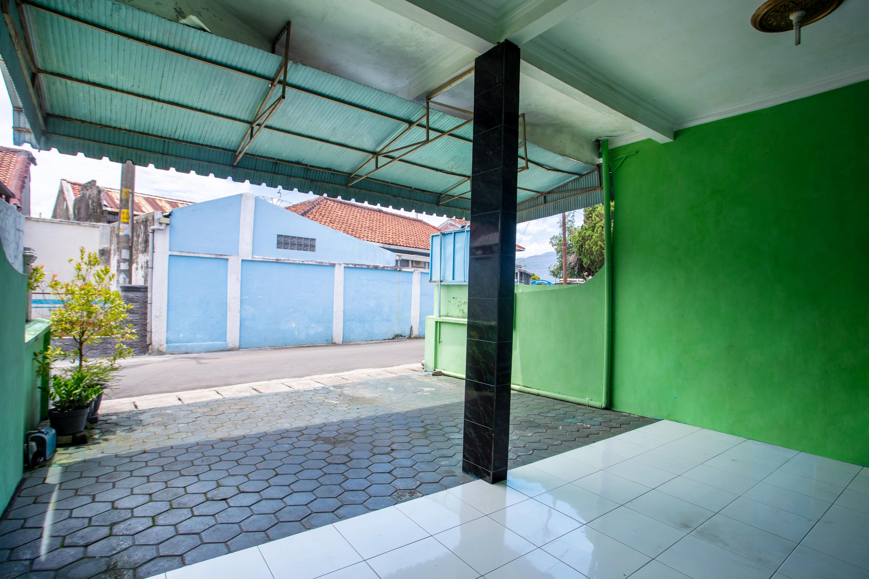 Spot On 2871 Hotel Budi Purwokerto Exterior photo